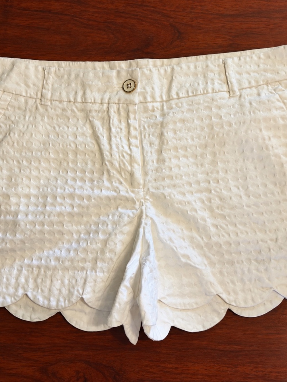 crown & ivy White Scallop Hem Seersucker Shorts
